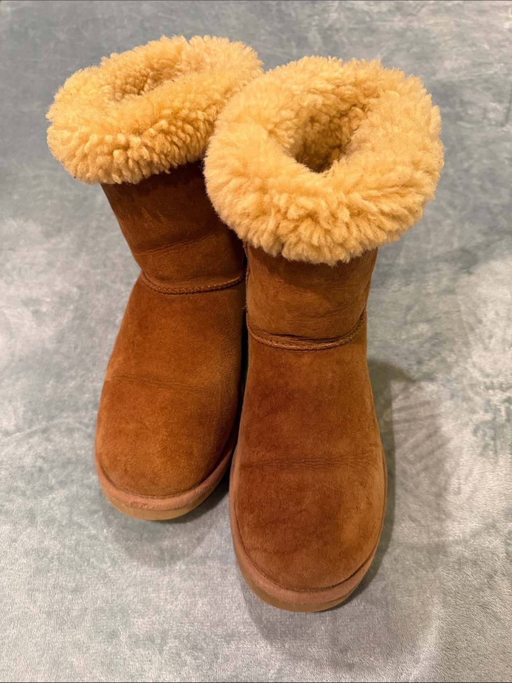 UGG Cozy Shearling-Lined Suede Boots in Chestnut, size 10, 43